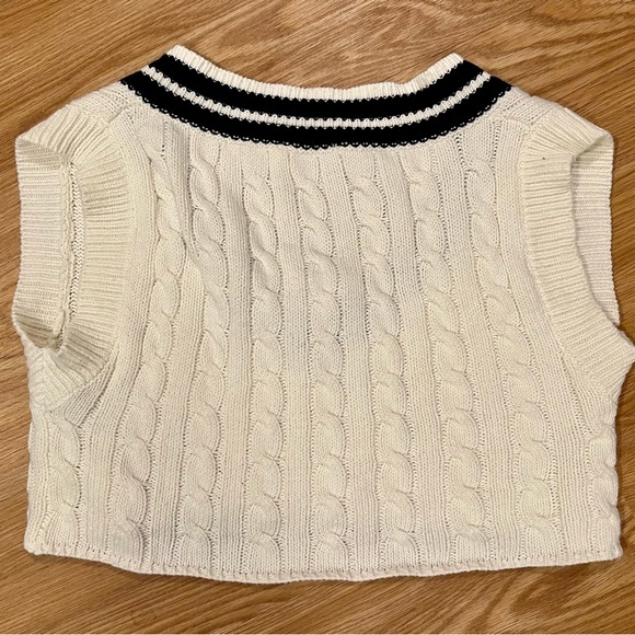 White knitted cropped cardigan sweater - Picture 2 of 4